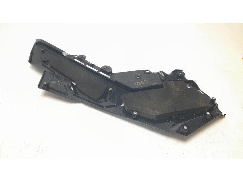 Recambio de moldura para honda x-adv x-adv referencia OEM IAM 64550MKHD00  