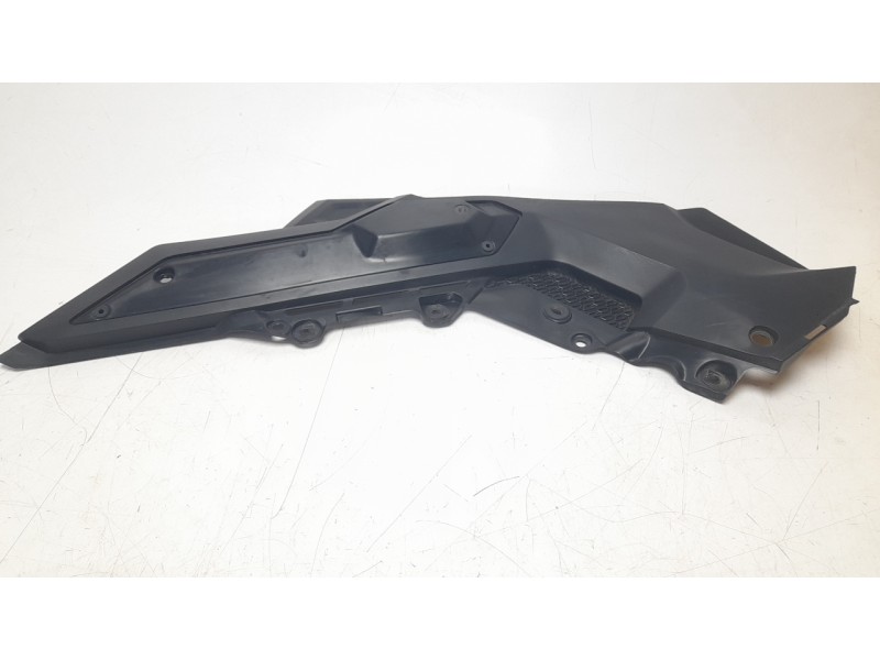 Recambio de moldura para honda x-adv x-adv referencia OEM IAM 64550MKHD00  