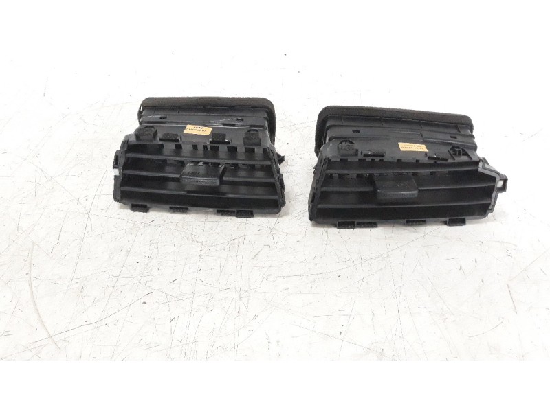 Recambio de rejilla aireadora para hyundai i20 1.2 16v cat referencia OEM IAM 84740C8050  