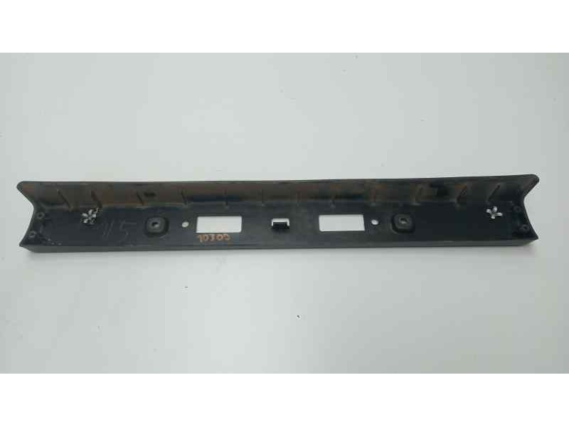 Recambio de molduras delanteras para mitsubishi l 200 2.4 di-d cat referencia OEM IAM 6430A261  