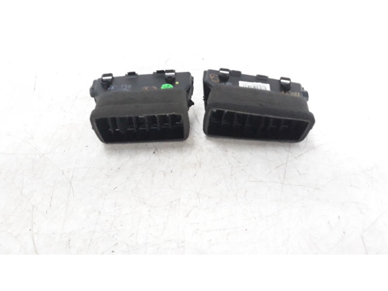 Recambio de rejilla aireadora para hyundai i20 1.2 16v cat referencia OEM IAM 84740C8050  