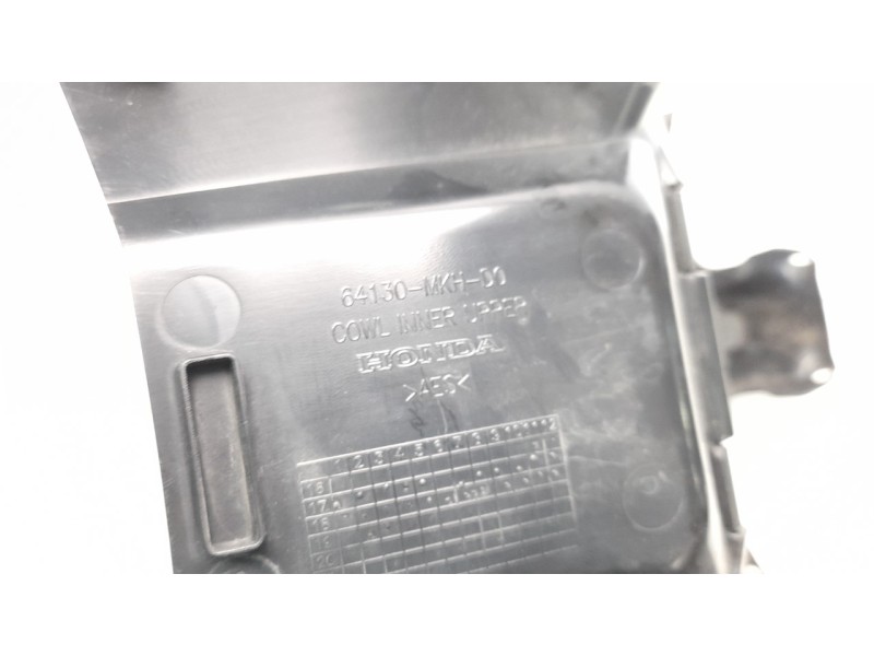 Recambio de moldura para honda x-adv x-adv referencia OEM IAM 64120MKHD00  