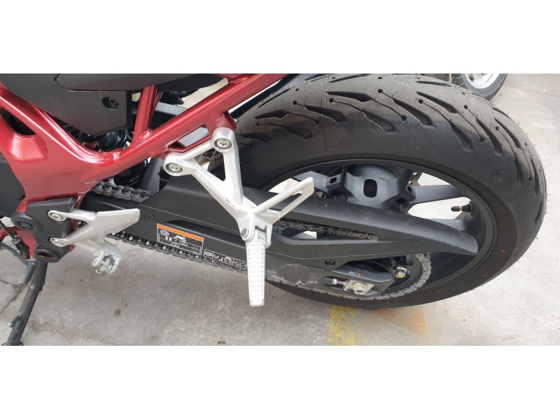 Recambio de estribera izquierda para honda cb 750 hornet referencia OEM IAM 50725MJWJ00  