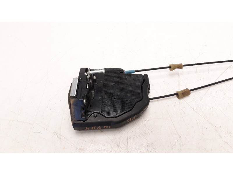 Recambio de cerradura puerta trasera derecha para toyota rav 4 2.0 d-4d cat referencia OEM IAM 6905033120  
