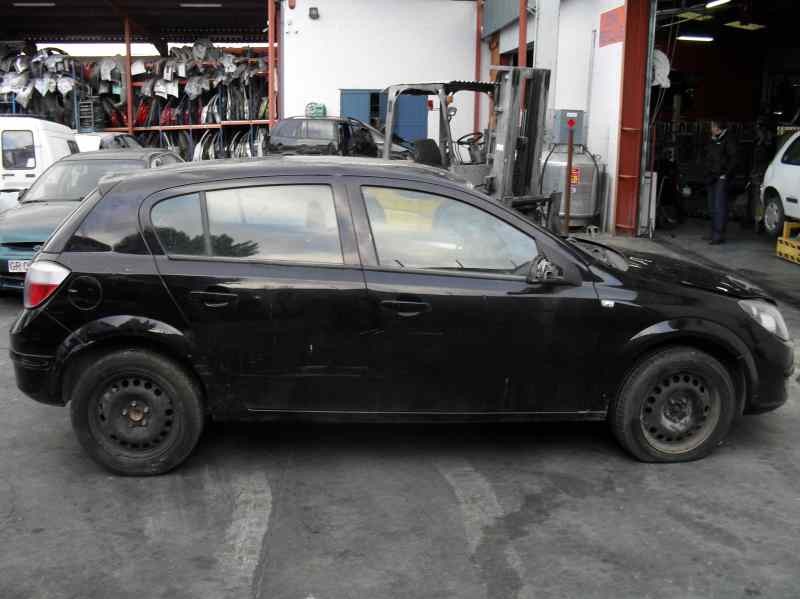 opel astra h berlina del año 2004