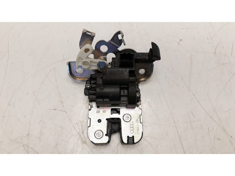 Recambio de cerradura maletero / porton para audi a3 sportback (8va) 2.0 16v tdi referencia OEM IAM 8R0827505 EZCAU043 