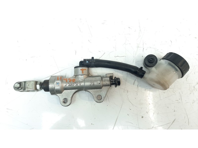 Recambio de bomba freno para yamaha mt-125 referencia OEM IAM B5GF583V0000  