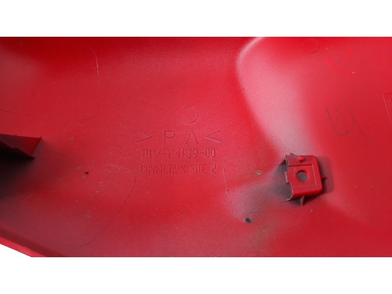 Recambio de carenado delantero derecho para yamaha mt-125 referencia OEM IAM B1VF413900  
