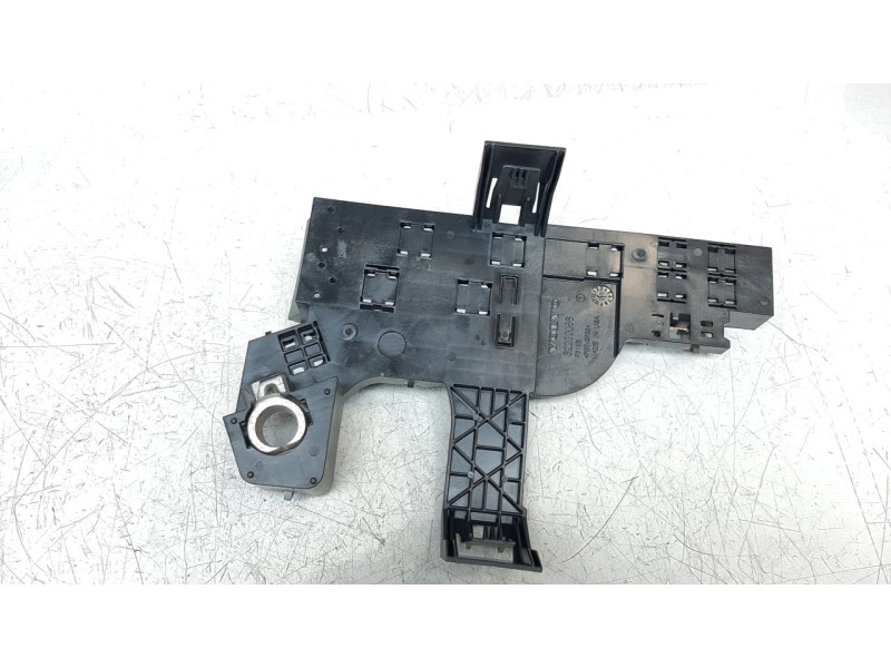 Recambio de caja reles / fusibles para volvo v60 familiar 2.0 diesel cat referencia OEM IAM 32200086  