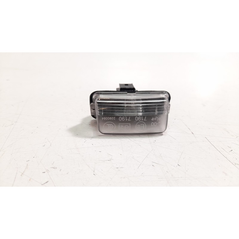 Recambio de piloto matricula para citroen berlingo 1.5 blue-hdi fap referencia OEM IAM 6340A3 103F07371962 PG0094350