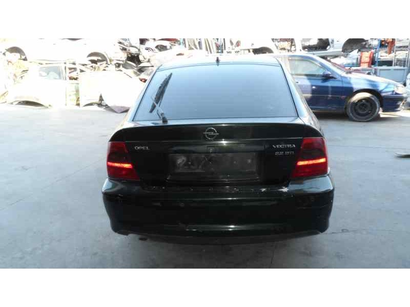 opel vectra b berlina del año 2000