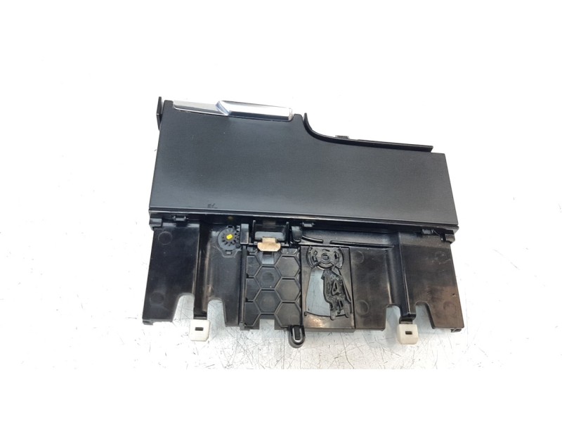 Recambio de cenicero para volvo v60 familiar 2.0 diesel cat referencia OEM IAM 31694582  