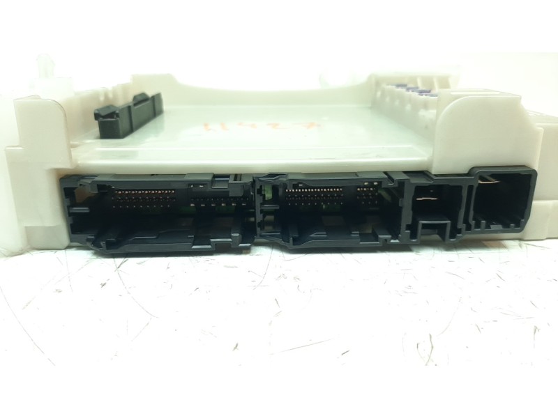 Recambio de caja reles / fusibles para lexus ux (za10) referencia OEM IAM 8273076040  