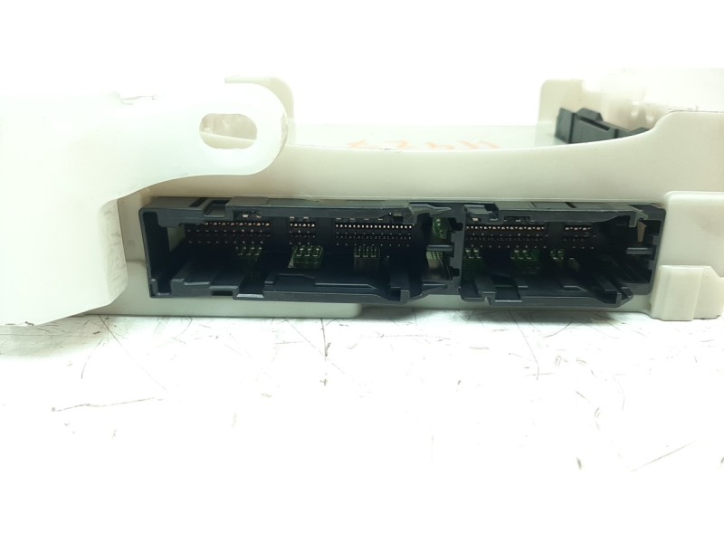Recambio de caja reles / fusibles para lexus ux (za10) referencia OEM IAM 8273076040  