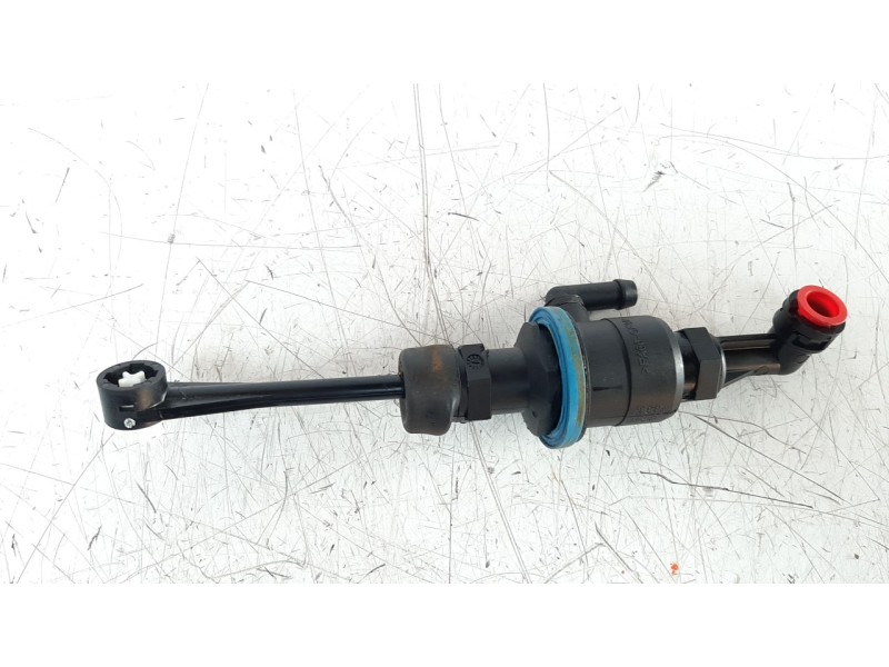 Recambio de bomba embrague para kia stonic (ybcuv) 1.6 crdi cat referencia OEM IAM 41605H8300  