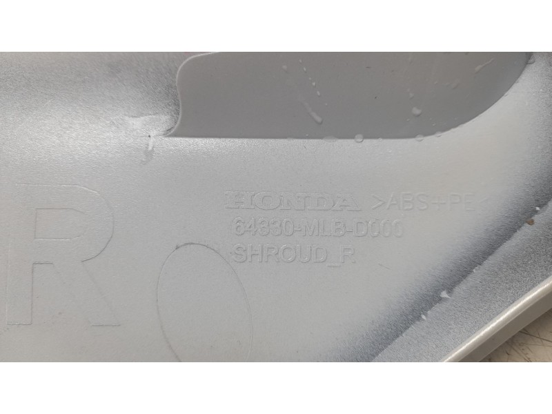 Recambio de carenado delantero derecho para honda cb 750 hornet referencia OEM IAM 64300MLBD00ZC  