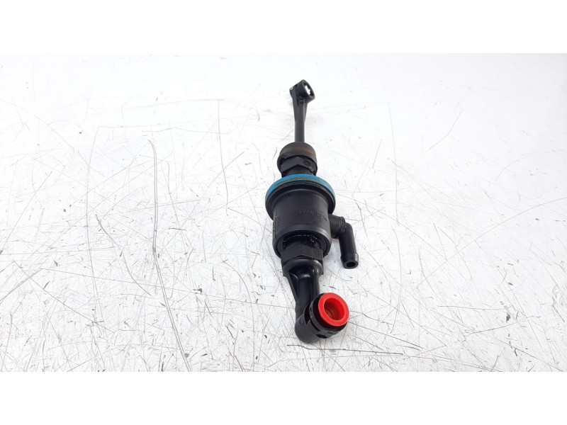 Recambio de bomba embrague para kia stonic (ybcuv) 1.6 crdi cat referencia OEM IAM 41605H8300  