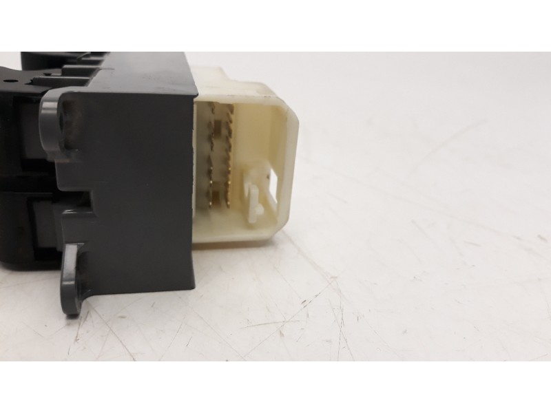 Recambio de mando elevalunas delantero izquierdo para toyota rav 4 2.0 d-4d cat referencia OEM IAM 8482042210  