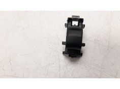 MANDO ELEVALUNAS TRASERO DERECHO 848100D030 