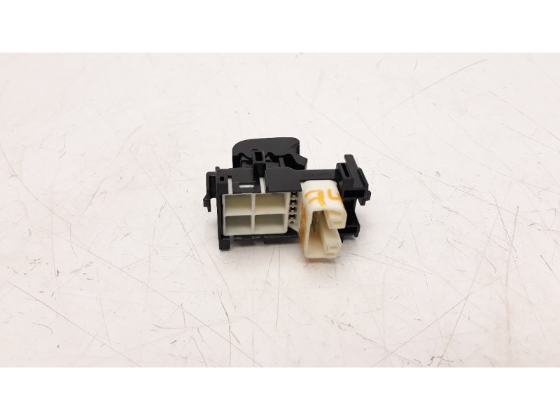 Recambio de mando elevalunas trasero derecho para toyota rav 4 2.0 d-4d cat referencia OEM IAM 848100D030  