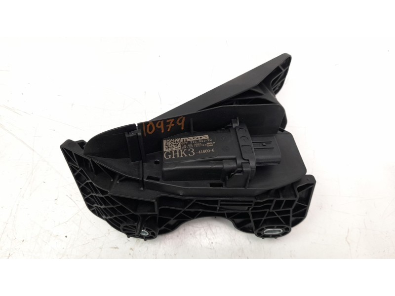 Recambio de potenciometro pedal para mazda 2 lim. () 1.5 16v cat referencia OEM IAM GHK341600G 6PV31204122 