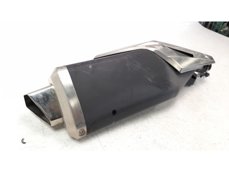 Recambio de silenciador trasero para honda x-adv x-adv referencia OEM IAM 18310MKHD01  