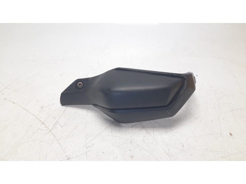 Recambio de moldura para honda x-adv x-adv referencia OEM IAM 53180HJPG600  
