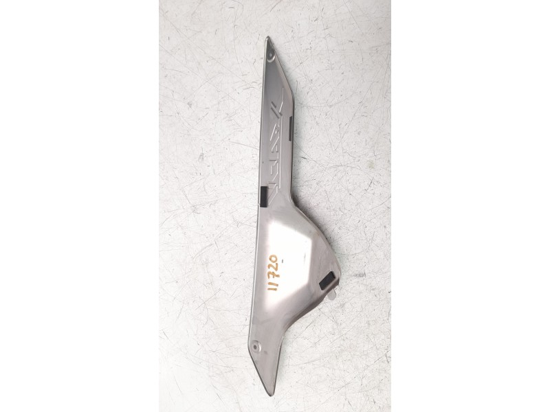 Recambio de moldura para honda x-adv x-adv referencia OEM IAM 64505MKHD00  