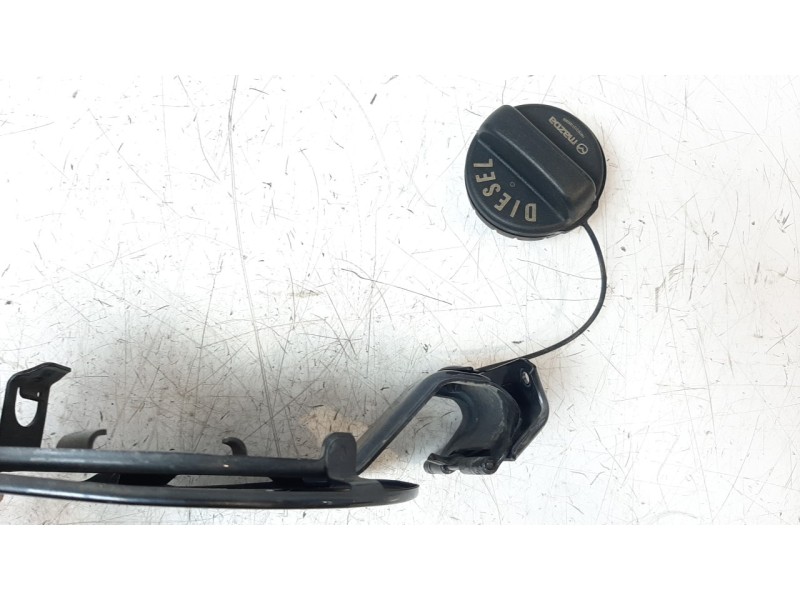 Recambio de tapa exterior combustible para mazda cx-5 2.2 turbodiesel cat referencia OEM IAM KD5342410  