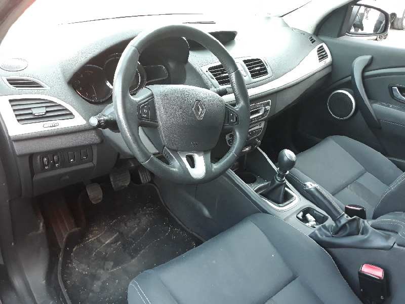 renault megane iii berlina 5 p del año 2008