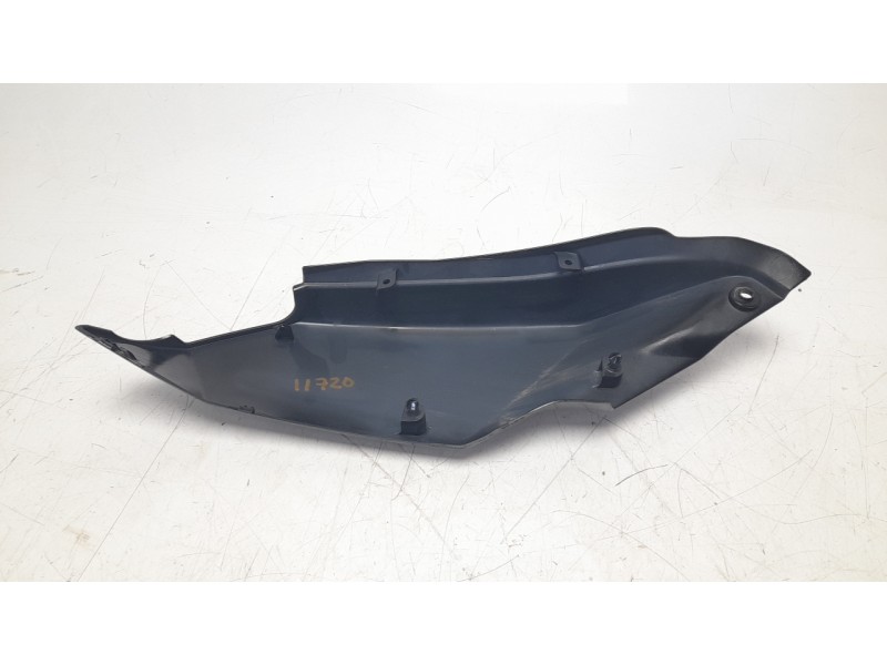 Recambio de moldura para honda x-adv x-adv referencia OEM IAM 77250MKHD000  