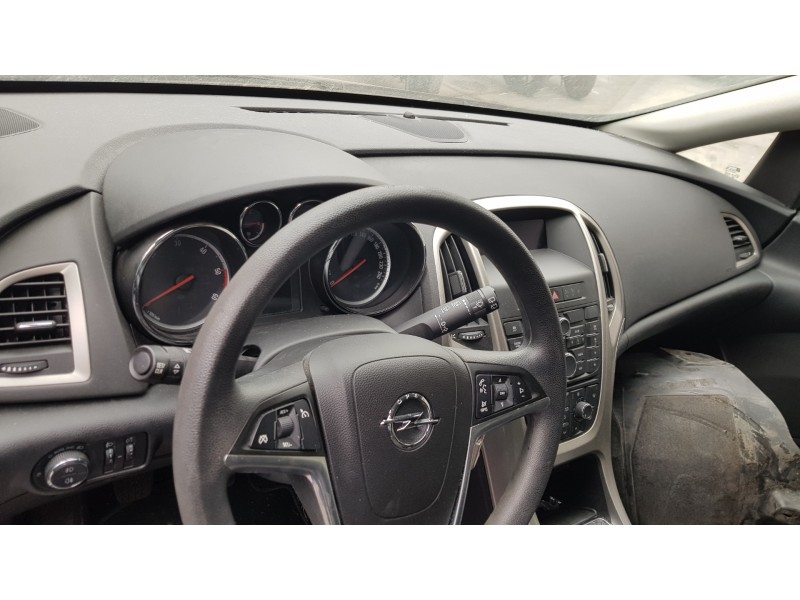 opel astra j lim. del año 2011