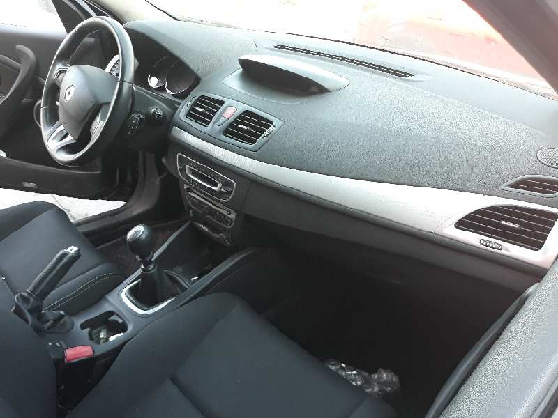 renault megane iii berlina 5 p del año 2008