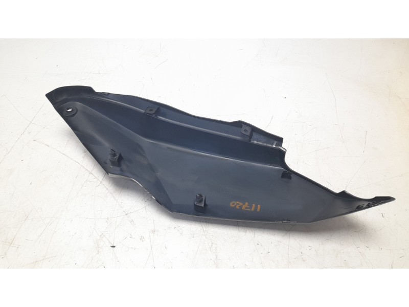 Recambio de moldura para honda x-adv x-adv referencia OEM IAM 77220MKHD01ZA  