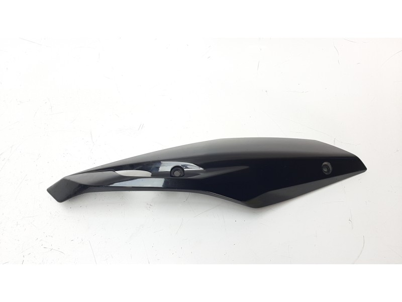 Recambio de moldura para bmw r 1250 r referencia OEM IAM 46638545326  