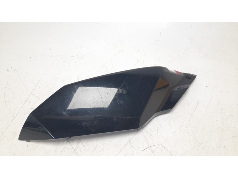 Recambio de moldura para honda x-adv x-adv referencia OEM IAM 77220MKHD01ZA  