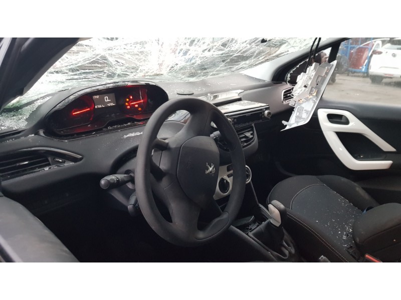 peugeot 208 del año 2015