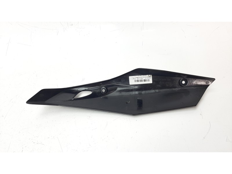 Recambio de moldura para bmw r 1250 r referencia OEM IAM 46638545326  