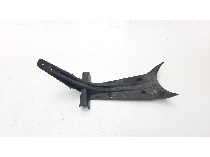 Recambio de moldura para bmw r 1250 r referencia OEM IAM 46638546388  