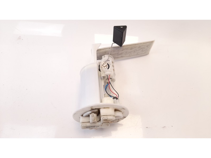Recambio de bomba combustible para toyota yaris active referencia OEM IAM 777040D070  