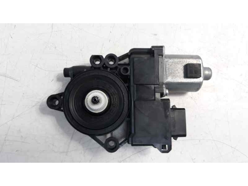 Recambio de motor elevalunas delantero derecho para kia ceed 1.6 crdi cat referencia OEM IAM 82460J7010  