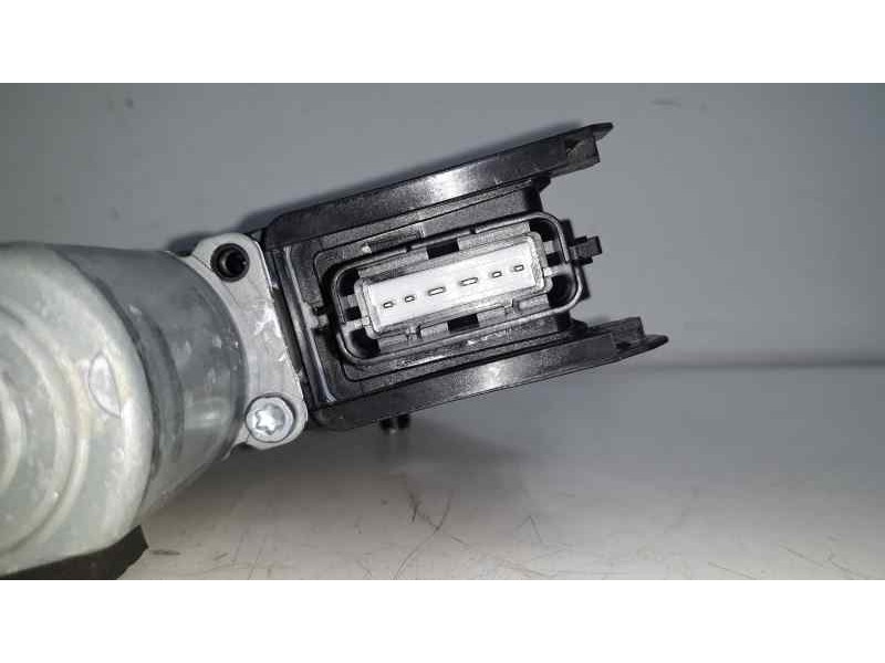 Recambio de motor elevalunas delantero derecho para kia ceed 1.6 crdi cat referencia OEM IAM 82460J7010  