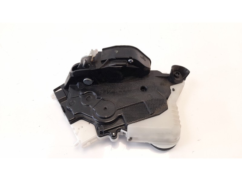 Recambio de cerradura puerta delantera derecha para toyota yaris active referencia OEM IAM 690300D320  