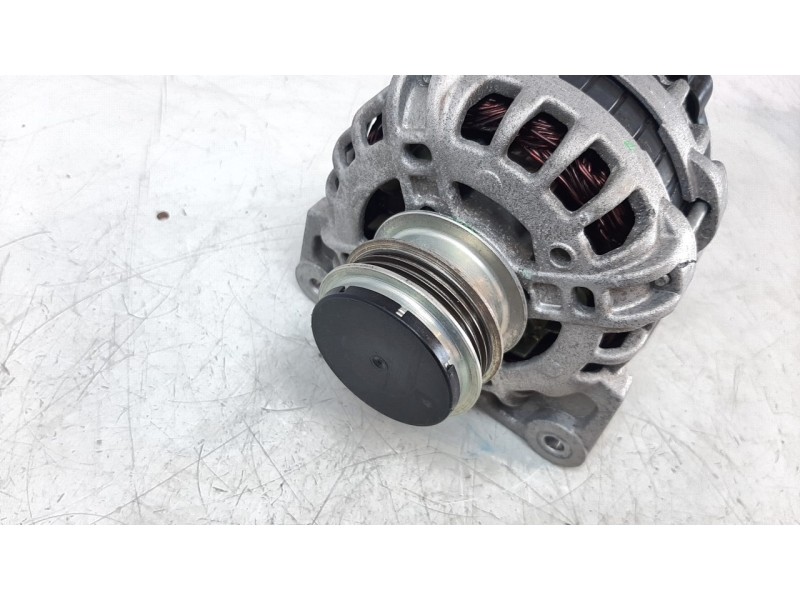Recambio de alternador para dacia sandero basis referencia OEM IAM 231008386R ALF640501 