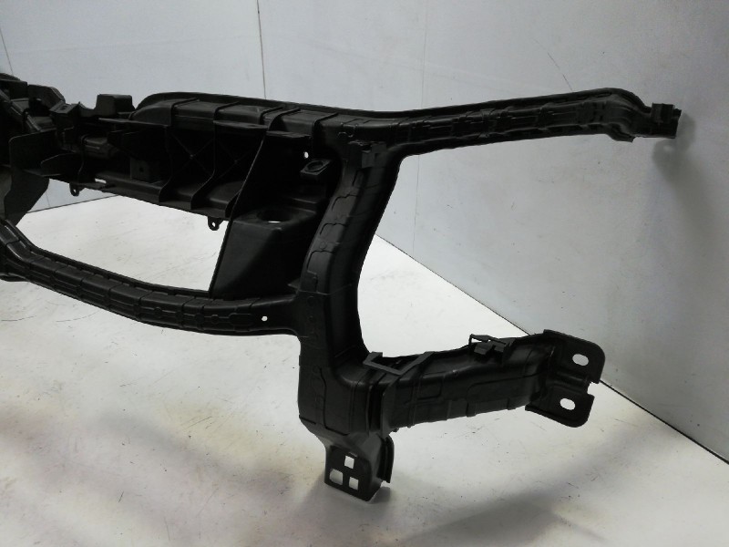 Recambio de panel frontal para ford transit courier referencia OEM IAM  109106270 