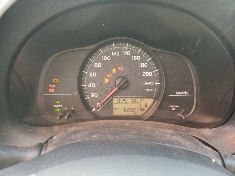 Recambio de cuadro instrumentos para toyota yaris active referencia OEM IAM 838000DP50  
