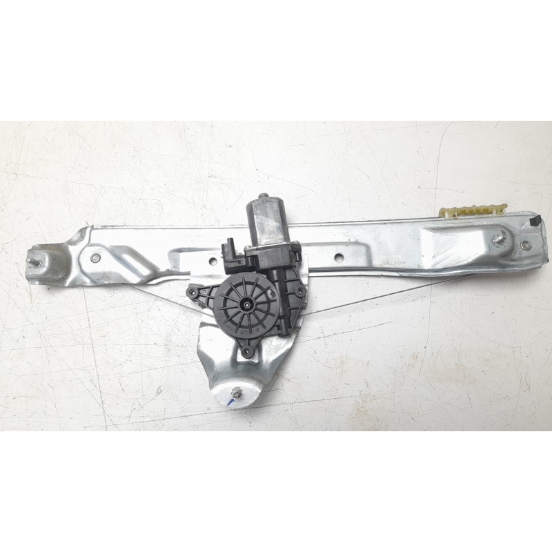 Recambio de elevalunas trasero izquierdo para dacia duster ii 1.5 blue dci diesel fap cat referencia OEM IAM 827210622R  
