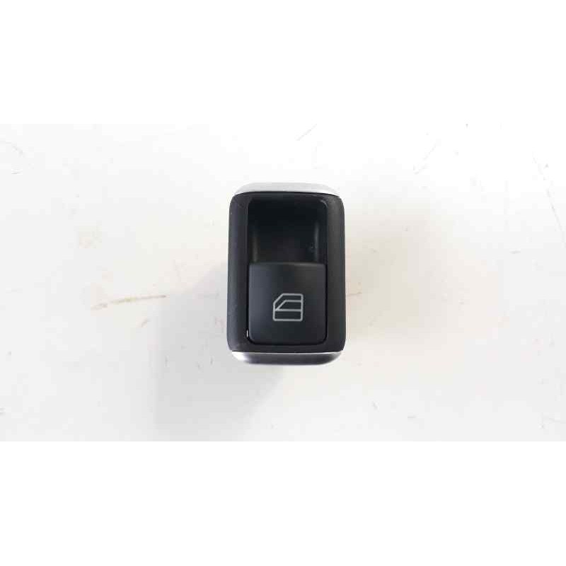 Recambio de mando elevalunas trasero derecho para mercedes-benz clase cla (w117) cla 220 cdi (117.303) referencia OEM IAM A20490