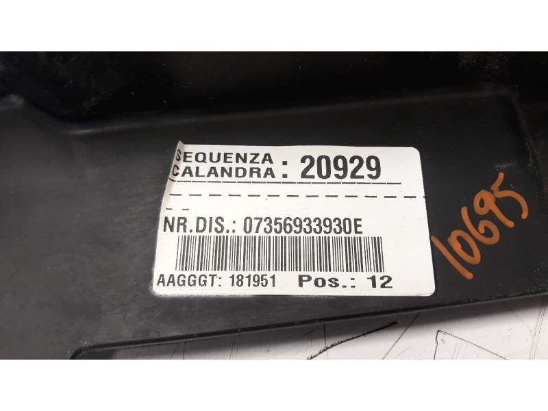 Recambio de moldura para jeep renegade 1.6 m-jet cat referencia OEM IAM 7356933930  