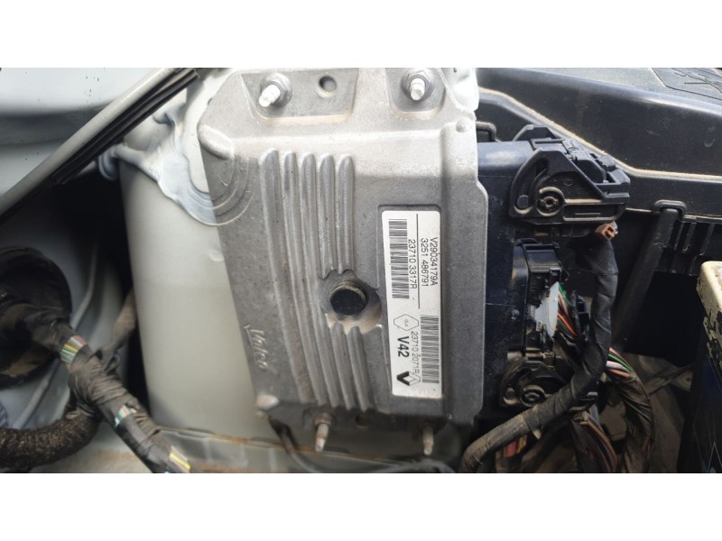 Recambio de centralita motor uce para dacia sandero basis referencia OEM IAM 237102071R  